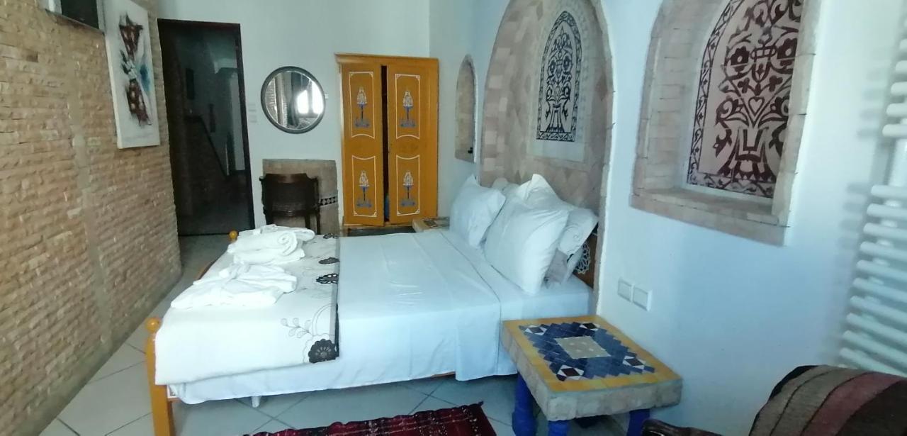 Hotel Pasta Plaza à Assilah Extérieur photo