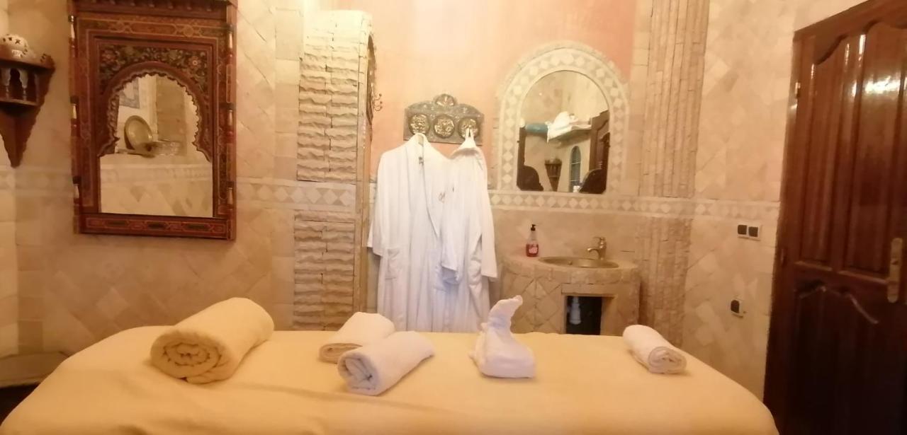 Hotel Pasta Plaza à Assilah Extérieur photo