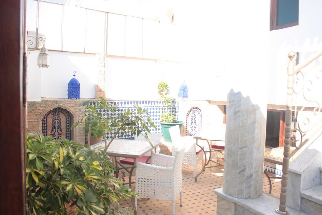 Hotel Pasta Plaza à Assilah Extérieur photo