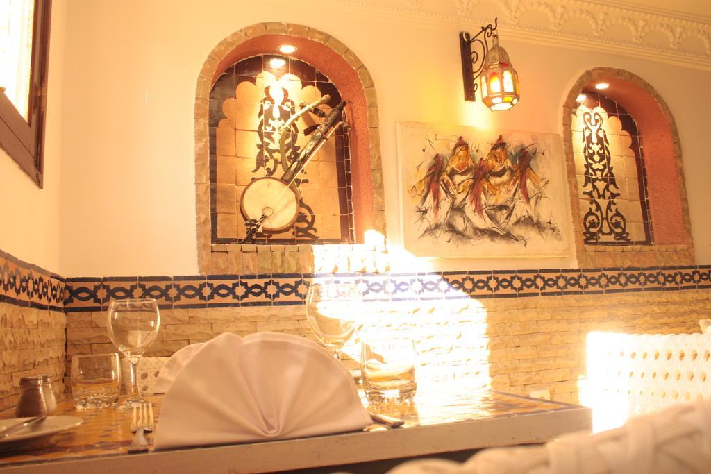 Hotel Pasta Plaza à Assilah Extérieur photo