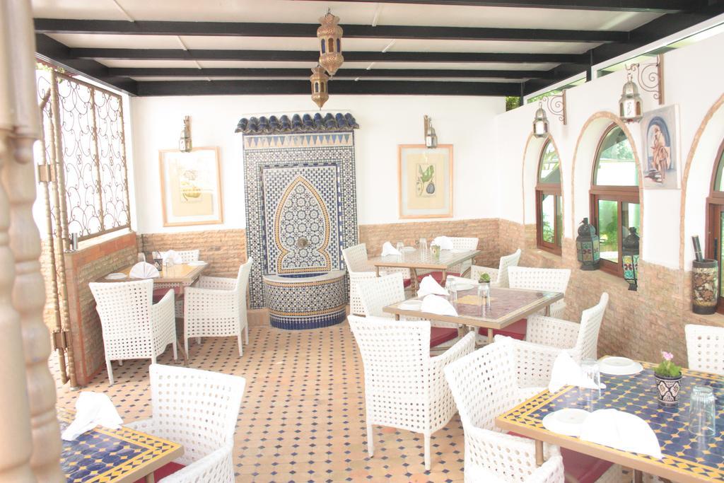 Hotel Pasta Plaza à Assilah Extérieur photo