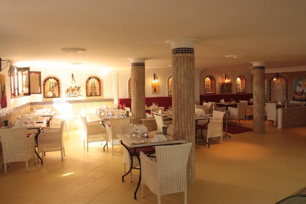 Hotel Pasta Plaza à Assilah Extérieur photo