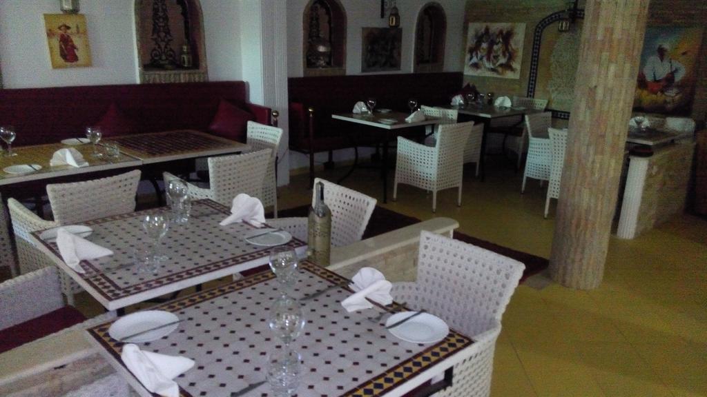 Hotel Pasta Plaza à Assilah Extérieur photo