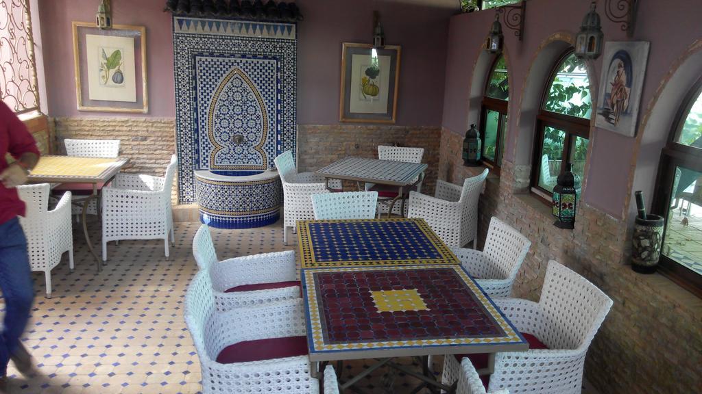 Hotel Pasta Plaza à Assilah Extérieur photo