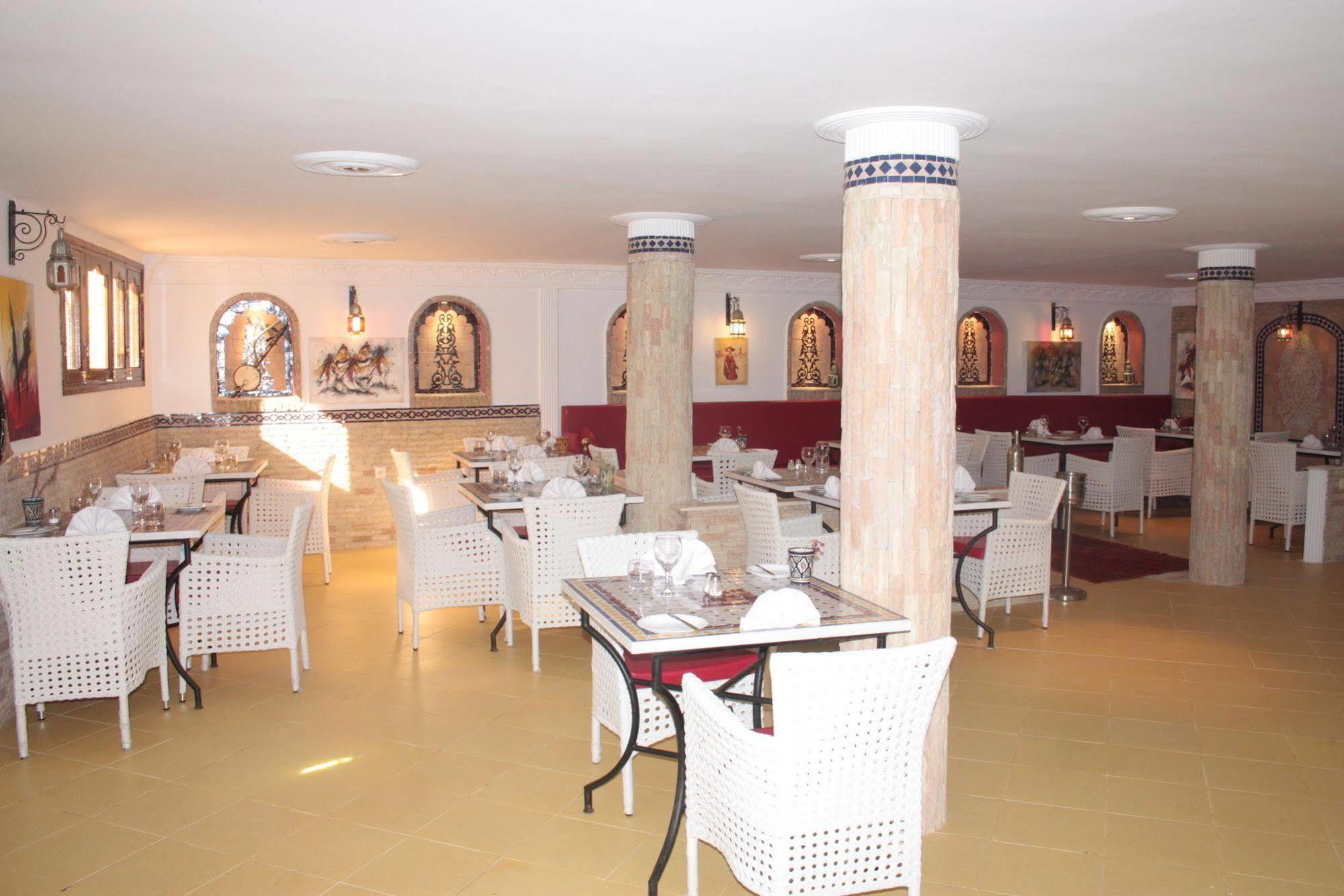 Hotel Pasta Plaza à Assilah Extérieur photo