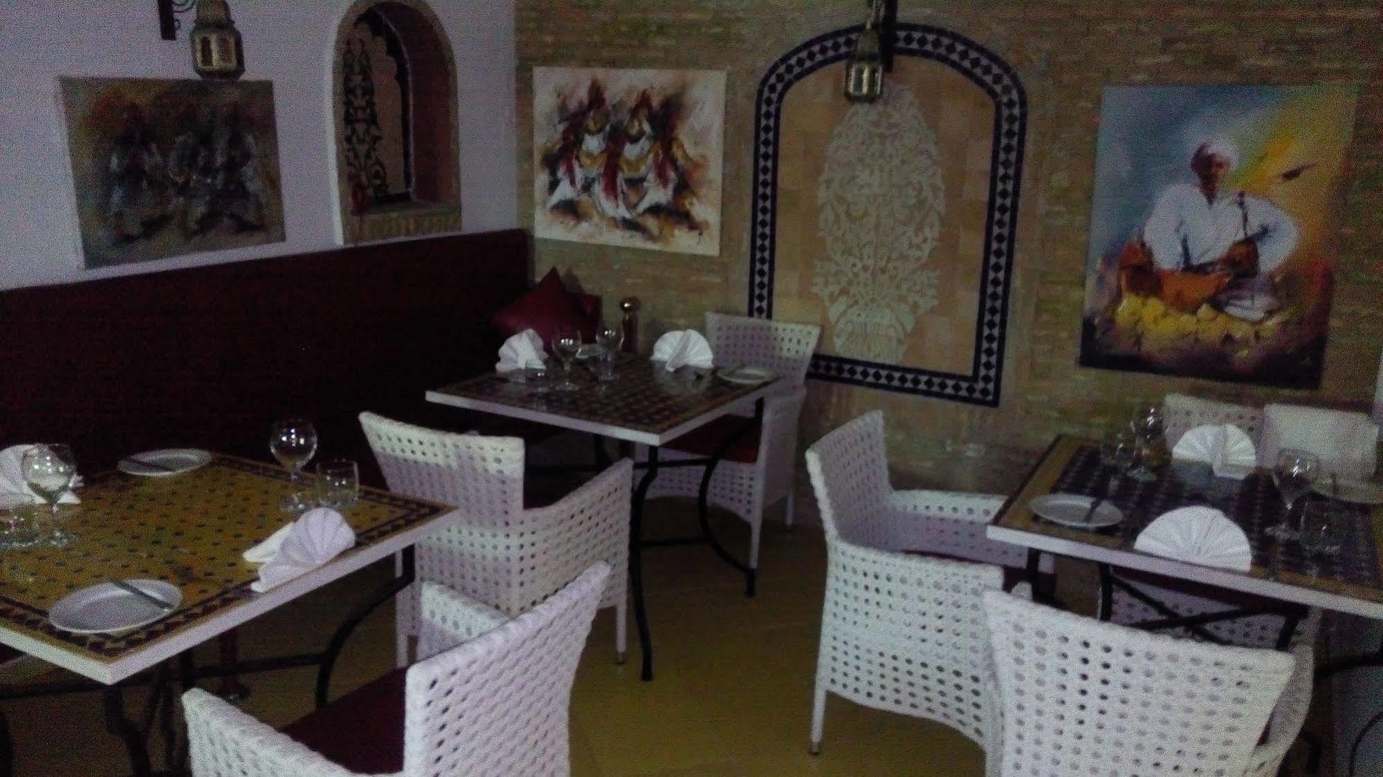 Hotel Pasta Plaza à Assilah Extérieur photo