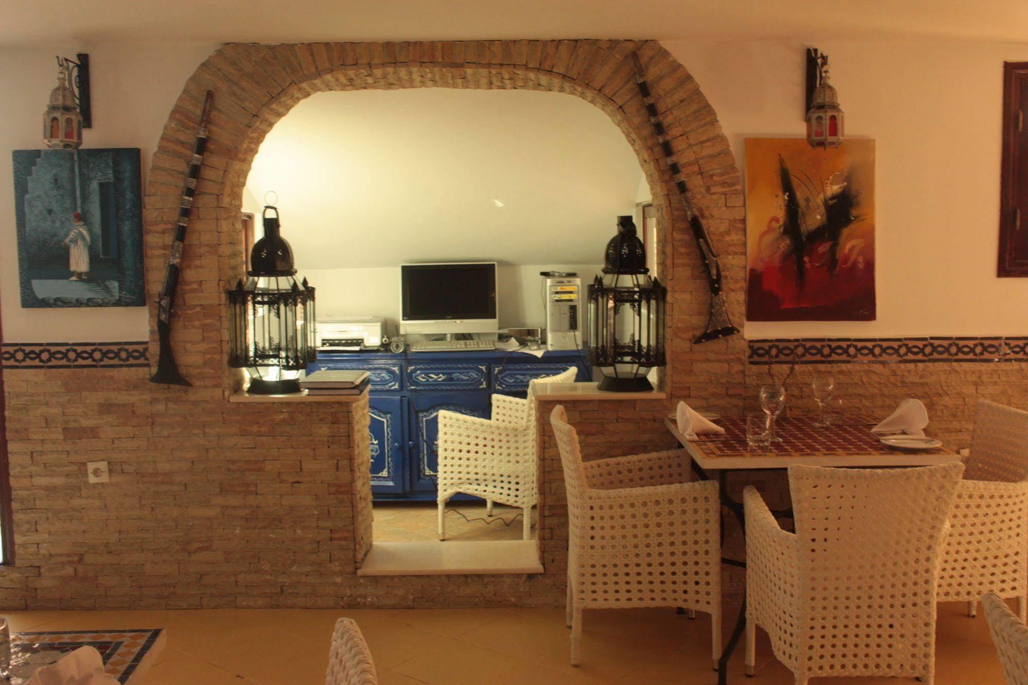 Hotel Pasta Plaza à Assilah Extérieur photo