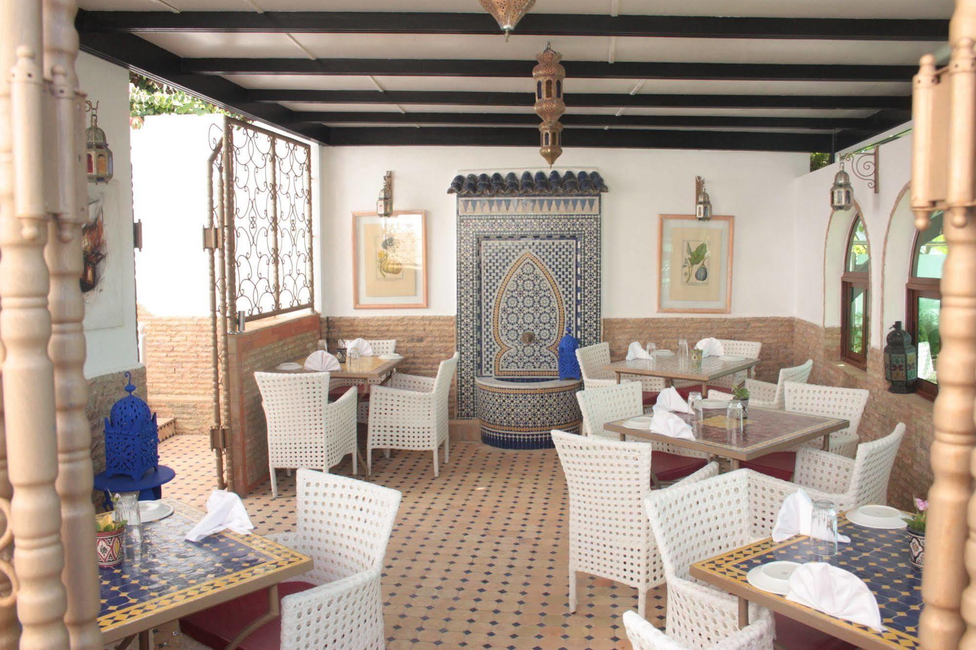 Hotel Pasta Plaza à Assilah Extérieur photo